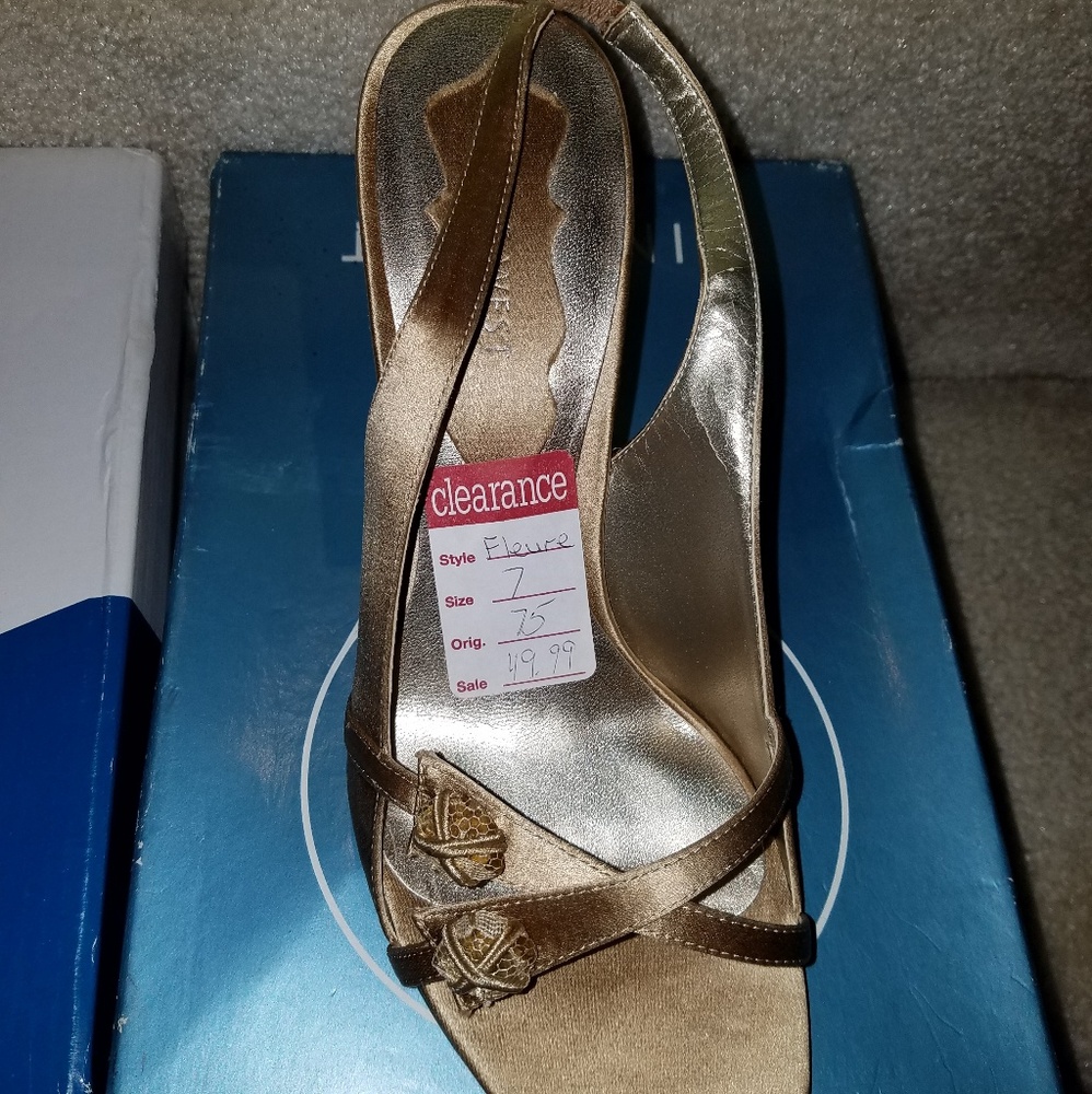 Women shoes, new in box, never worn
